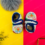 Load image into Gallery viewer, Blue And White Butterfly Fleece Newborn Girls Shoes | GS1001C
