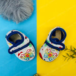Load image into Gallery viewer, Blue And White Butterfly Fleece Newborn Girls Shoes | GS1001C
